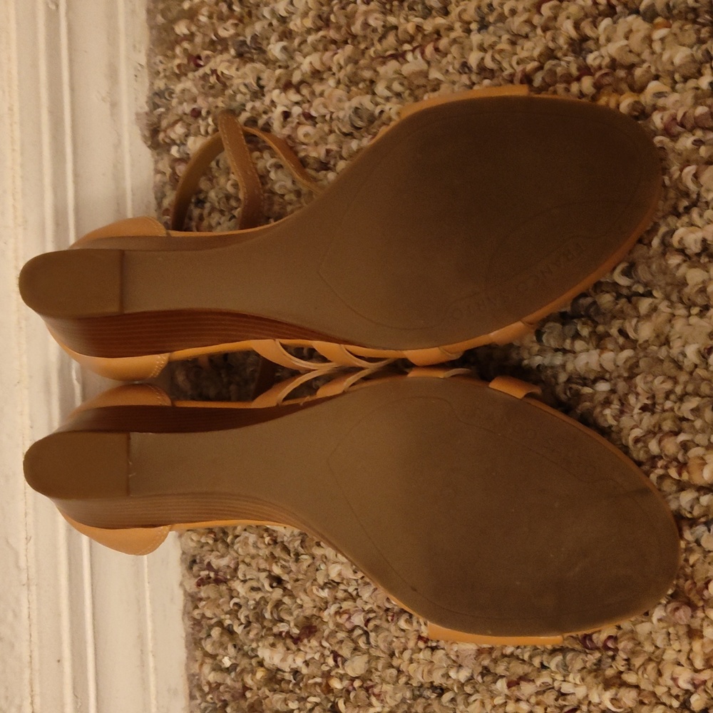 Shoe - Picture 4 of 4
